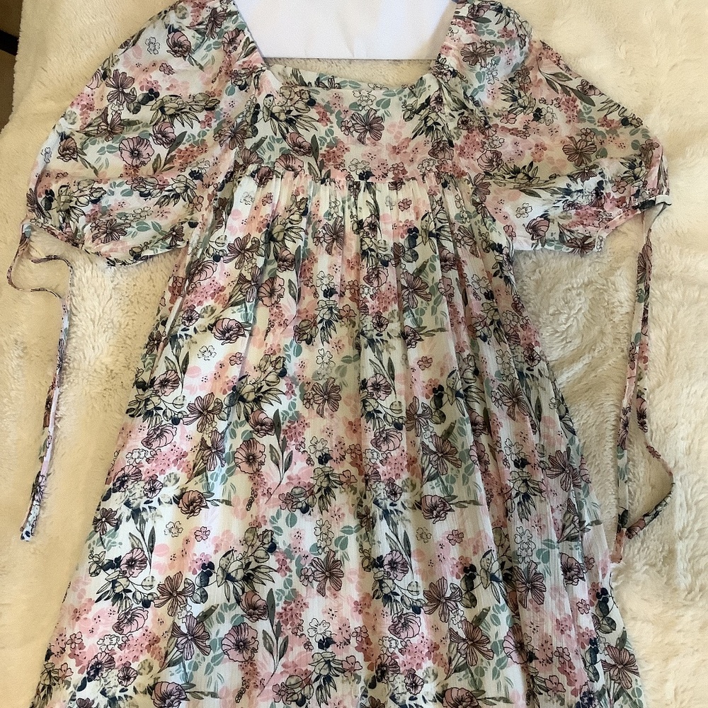 Hayden Girls dress. Floral. Size girls Medium